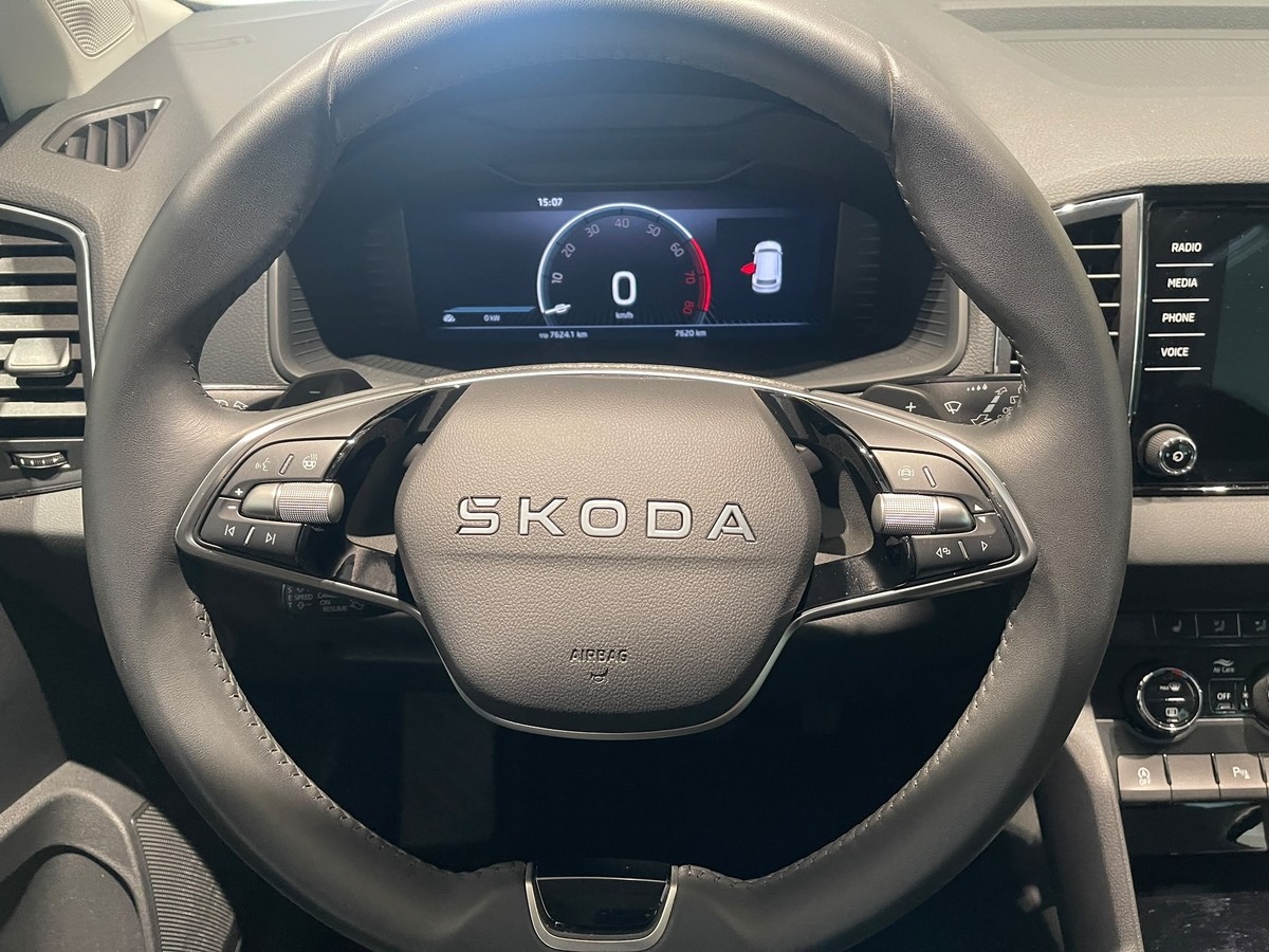Skoda Karoq 1.5 TSI DSG  AHK LED APP 5J Garantie Winterpaket