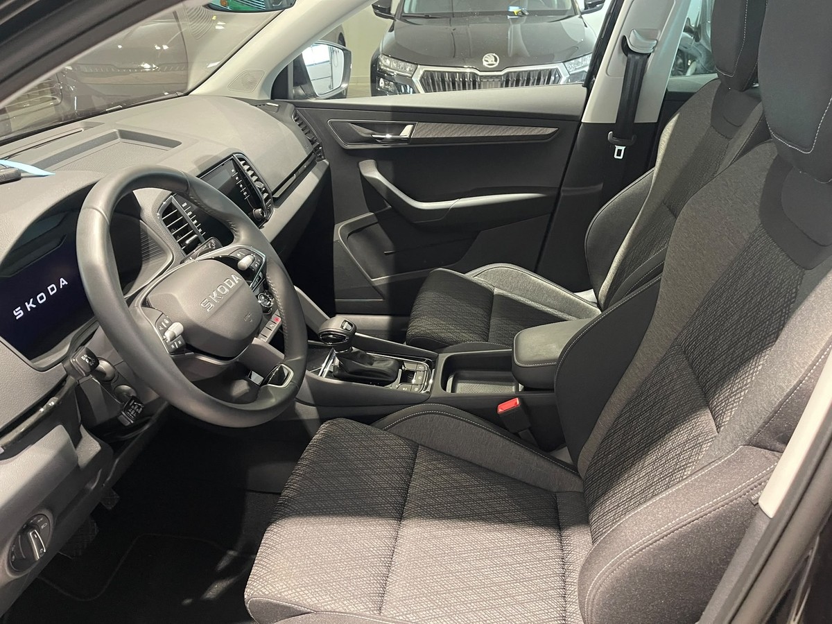 Skoda Karoq 1.5 TSI DSG  AHK LED APP 5J Garantie Winterpaket