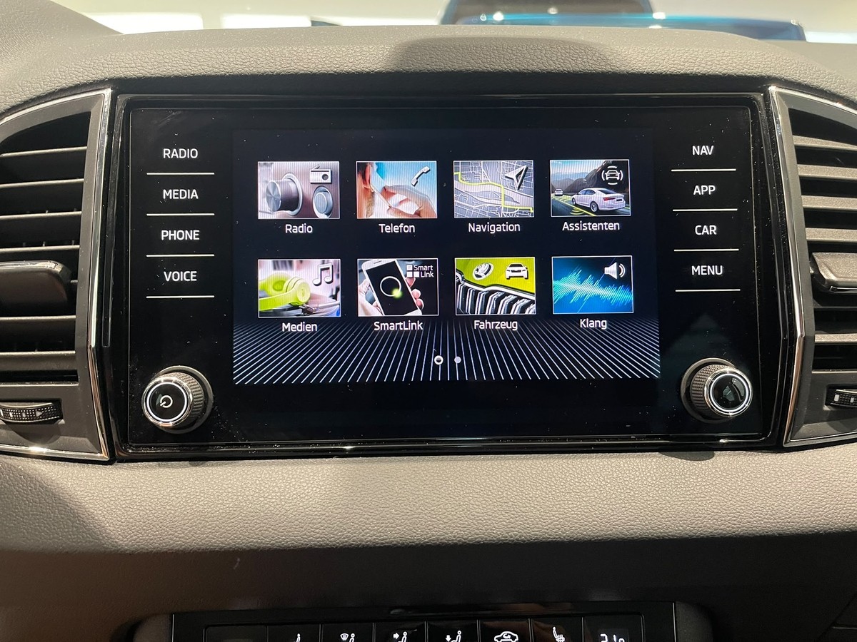 Skoda Karoq 1.5 TSI DSG  AHK LED APP 5J Garantie Winterpaket