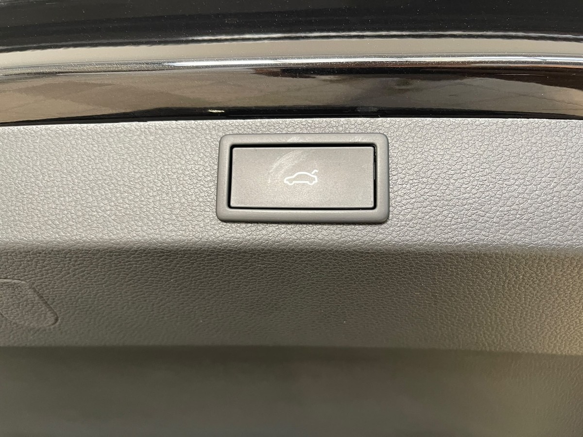 Skoda Karoq 1.5 TSI DSG  AHK LED APP 5J Garantie Winterpaket
