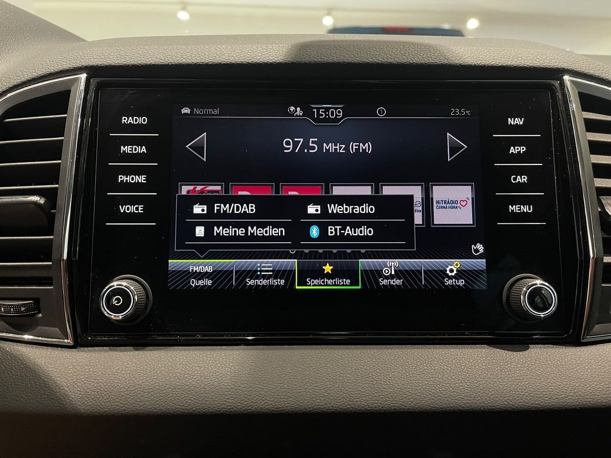 Skoda Karoq 1.5 TSI DSG  AHK LED APP 5J Garantie Winterpaket