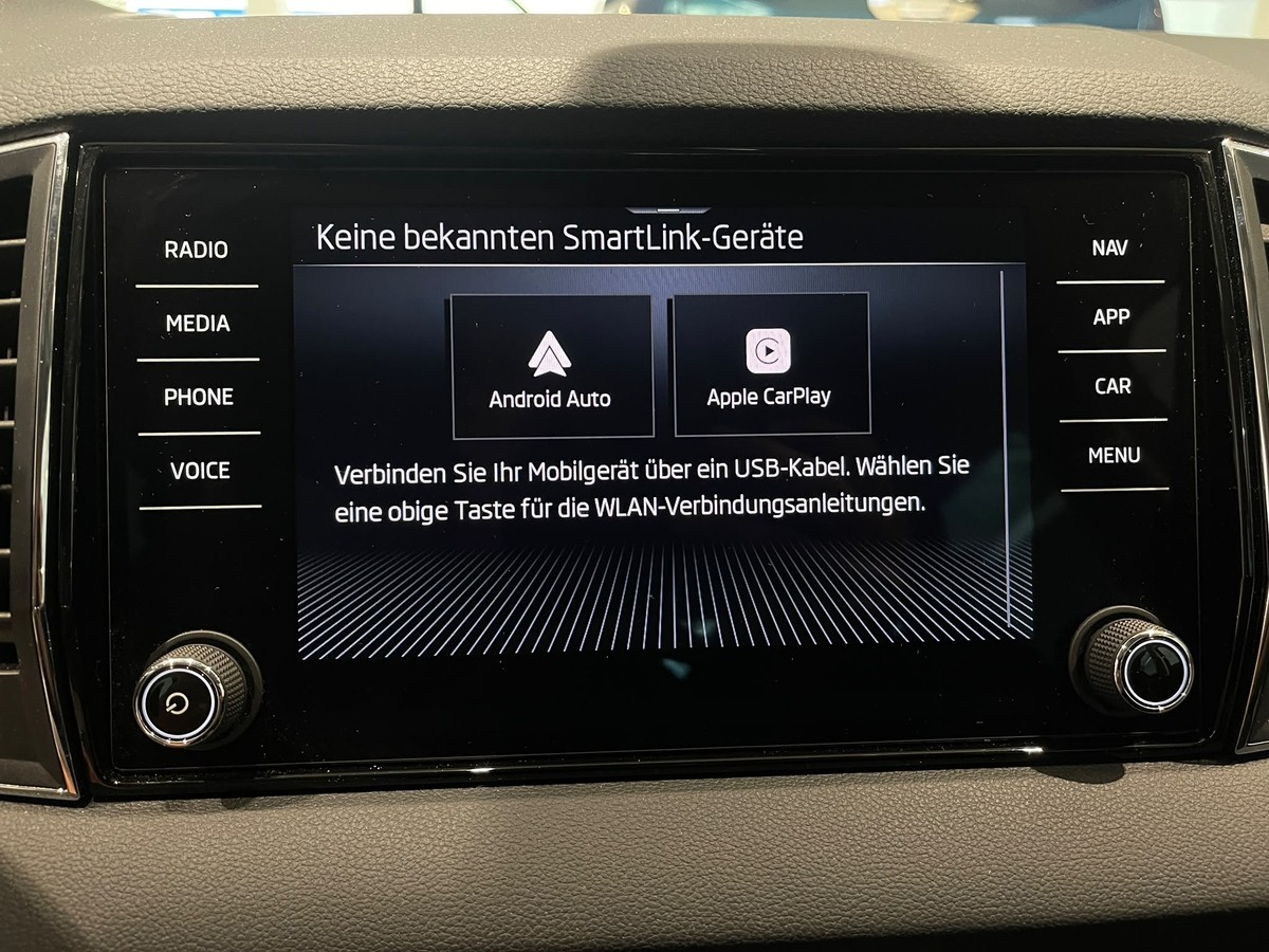 Skoda Karoq 1.5 TSI DSG  AHK LED APP 5J Garantie Winterpaket