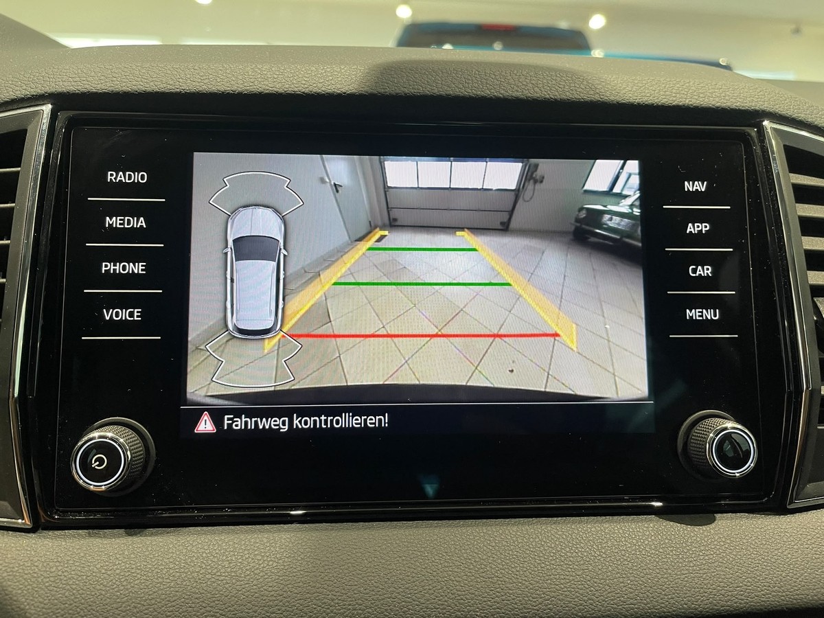 Skoda Karoq 1.5 TSI DSG  AHK LED APP 5J Garantie Winterpaket