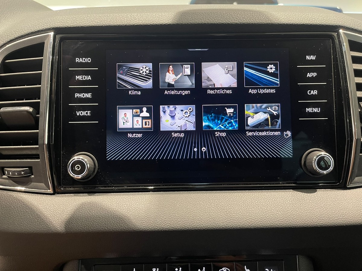 Skoda Karoq 1.5 TSI DSG  AHK LED APP 5J Garantie Winterpaket