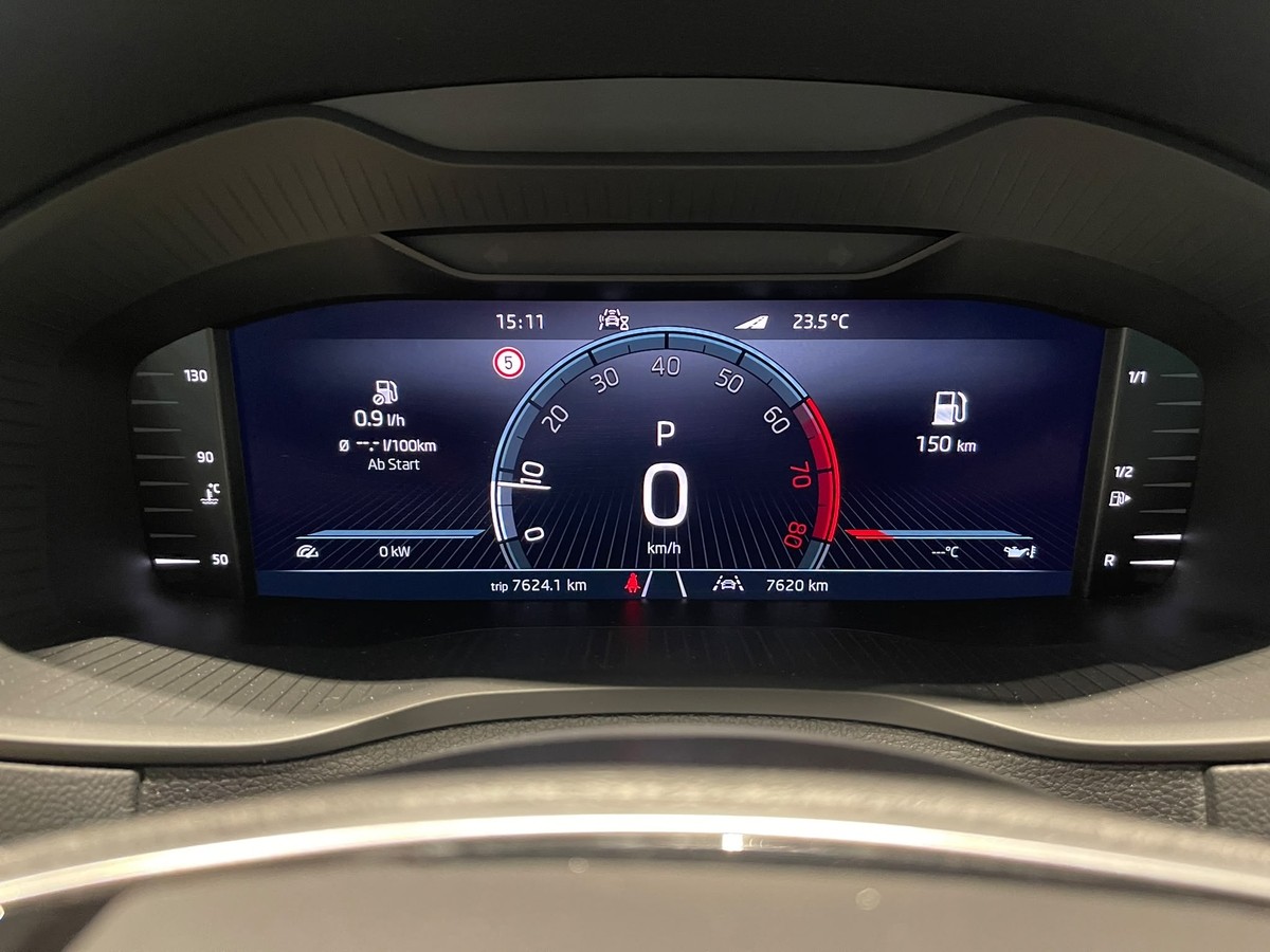 Skoda Karoq 1.5 TSI DSG  AHK LED APP 5J Garantie Winterpaket