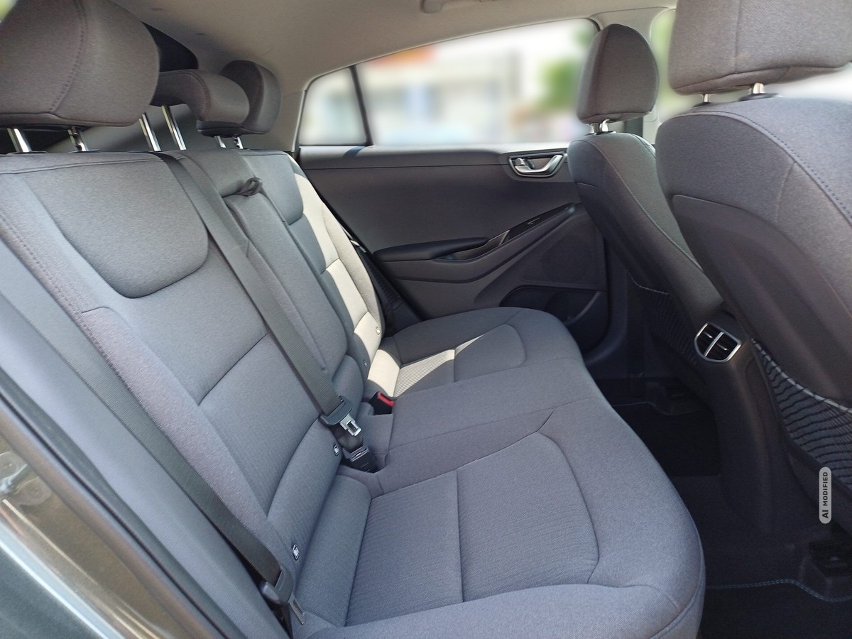 Hyundai IONIQ 1.6 GDI Style PHEV PDC Kamera Sitzh. 