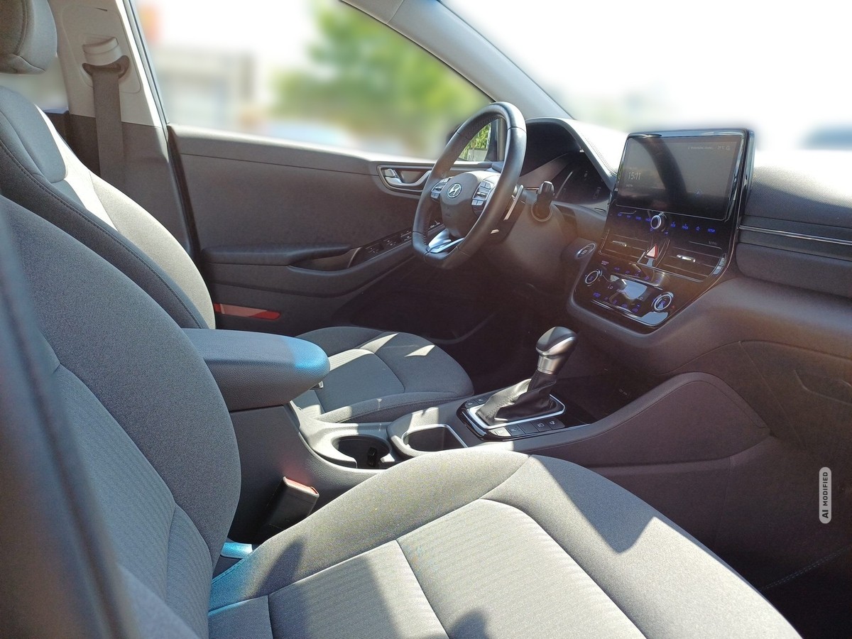 Hyundai IONIQ 1.6 GDI Style PHEV PDC Kamera Sitzh. 