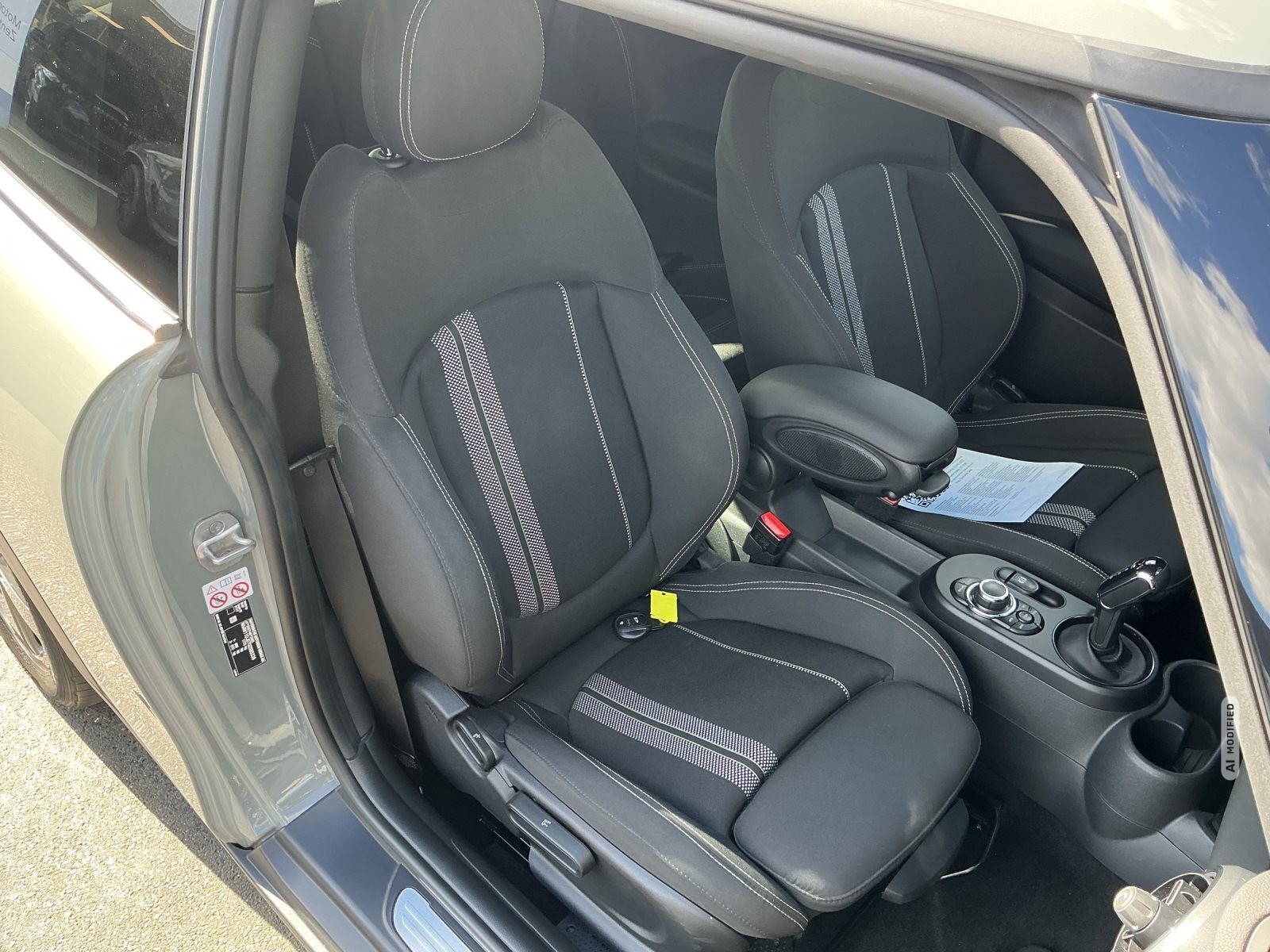 MINI Cooper SE SE ESSENTIAL TRIM NAVI LED GRA PDC DAB