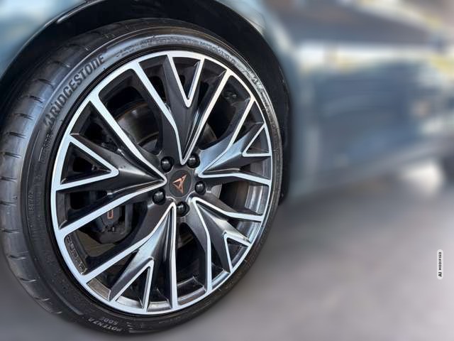 Cupra Leon VZ 4Drive Pano AHK Kamera Matrix Navi ACC 19-Zoll