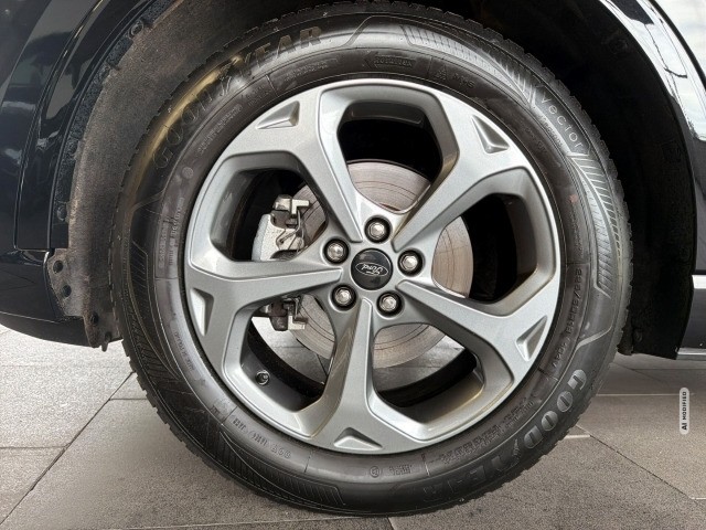 Ford Kuga ST-Line 1.5 EcoBoost +LED+RFK+PDC+SZH+NAVI+M&S+DAB+