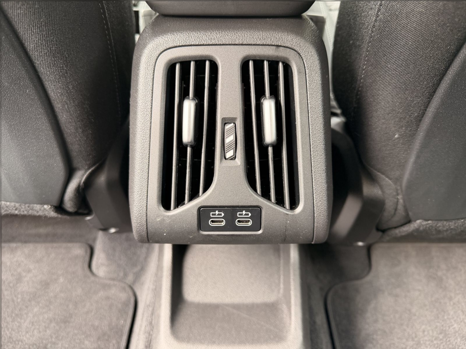 BMW 220 Active Tourer AHK Sport HeadUp LiveCockpit Prof Adapt LED
