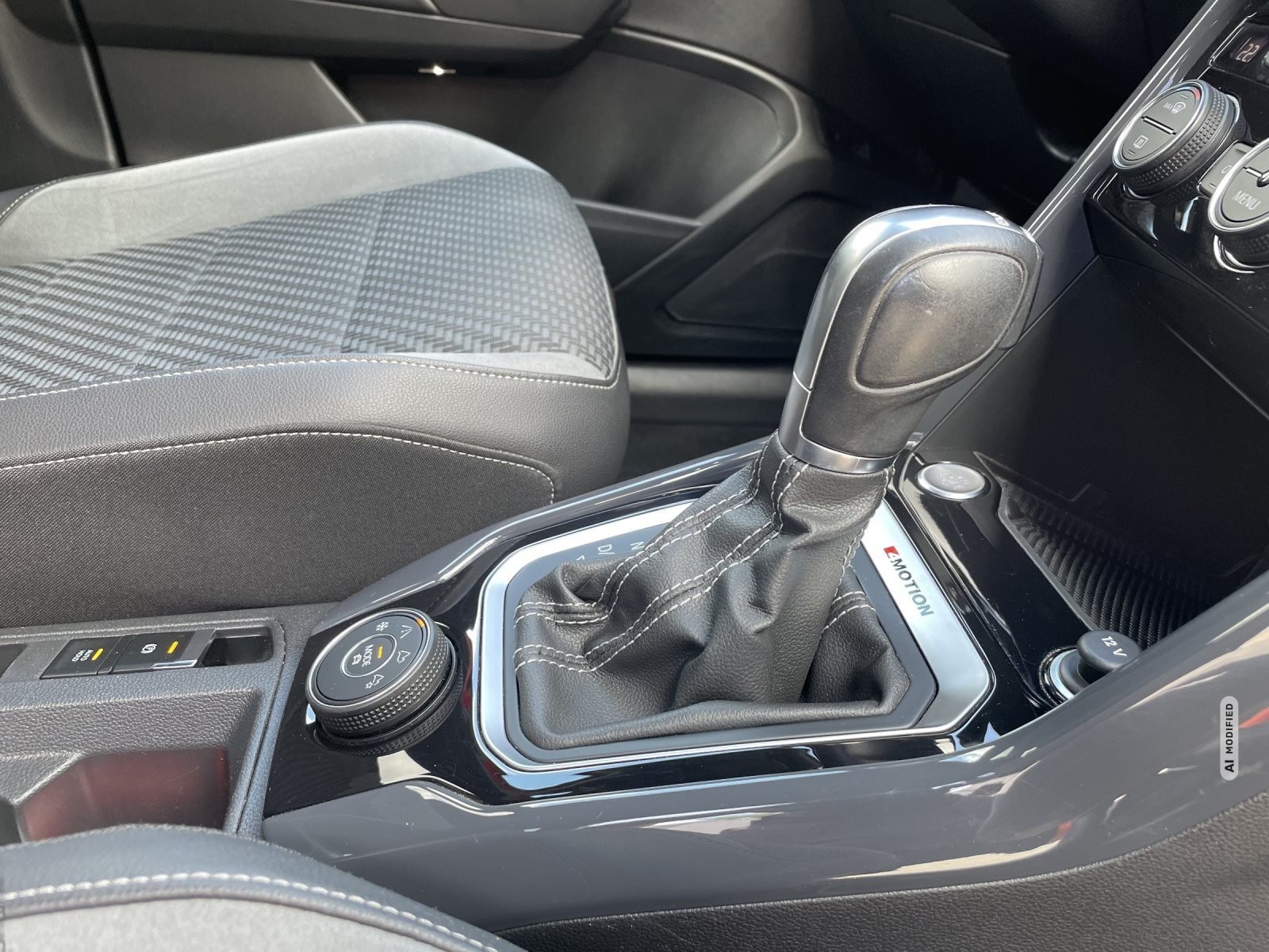 Volkswagen T-Roc 2,0 TSI 4 MOTION R-LINE LED KAMERA AHK ALU 18