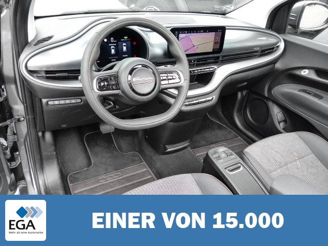 Fiat 500e e Icon Navi Digitales Cockpit Apple CarPlay Android Auto Klimaautom