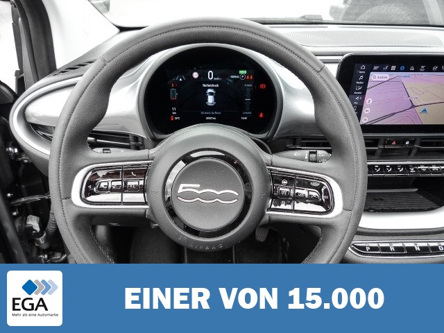 Fiat 500e e Icon Navi Digitales Cockpit Apple CarPlay Android Auto Klimaautom