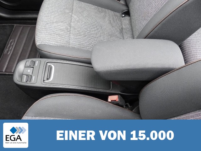 Fiat 500e e Icon Navi Digitales Cockpit Apple CarPlay Android Auto Klimaautom