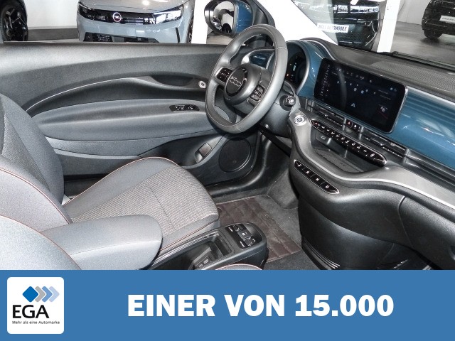 Fiat 500e Cabrio Icon Navi Digitales Cockpit Apple CarPlay Klimaautom