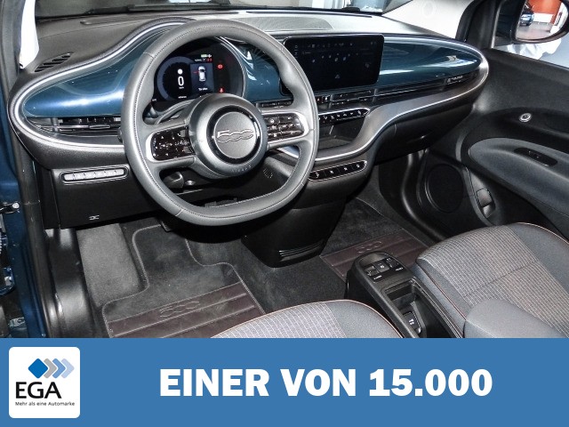 Fiat 500e Cabrio Icon Navi Digitales Cockpit Apple CarPlay Klimaautom