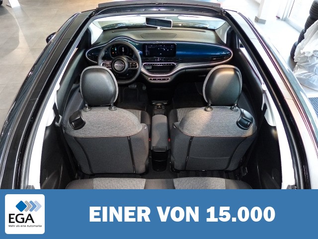 Fiat 500e Cabrio Icon Navi Digitales Cockpit Apple CarPlay Klimaautom