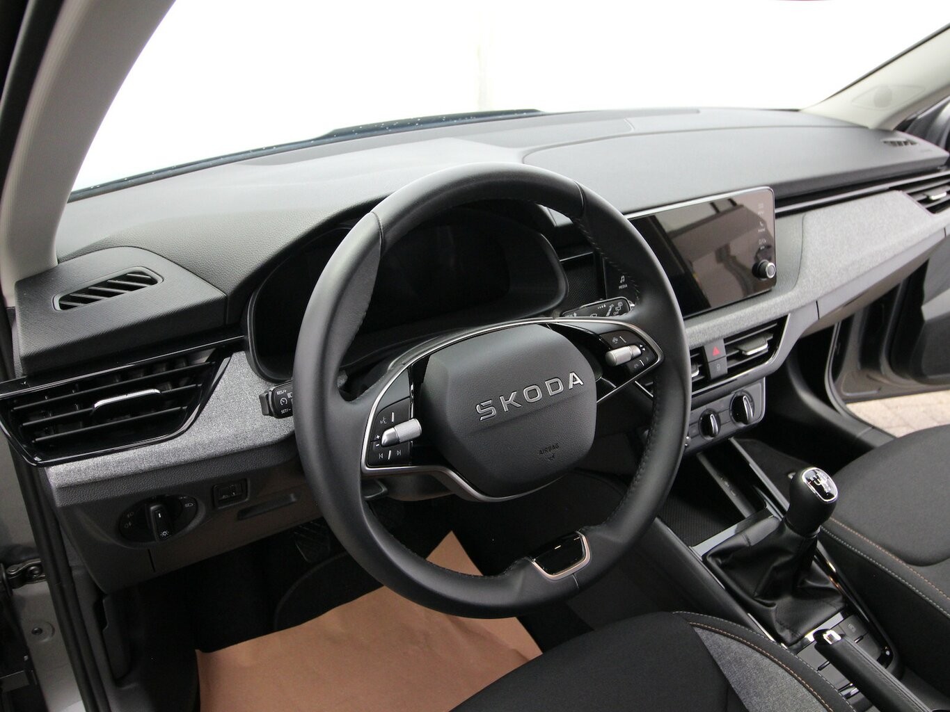 Skoda Kamiq TSI OPF Selection LED+TEMPOMAT+KLIMA+ALU...