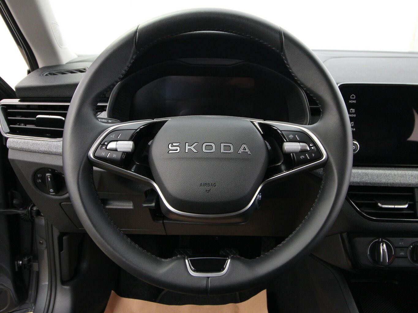 Skoda Kamiq TSI OPF Selection LED+TEMPOMAT+KLIMA+ALU...