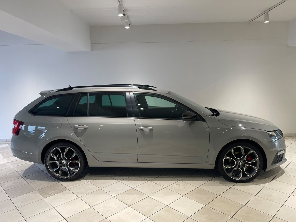 Skoda Octavia Combi RS 2.0TDI Navi LED Allrad Alcantara
