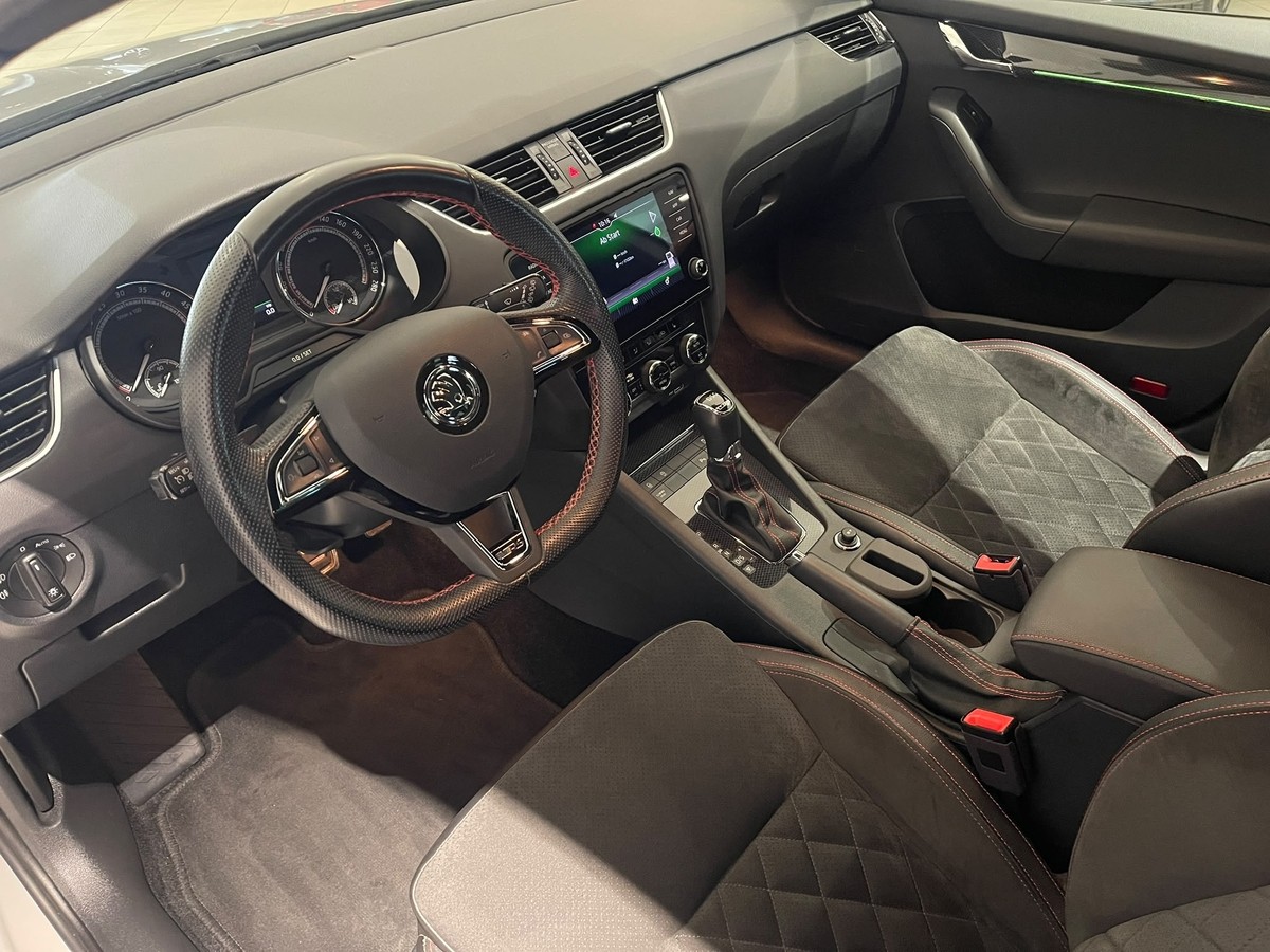 Skoda Octavia Combi RS 2.0TDI Navi LED Allrad Alcantara