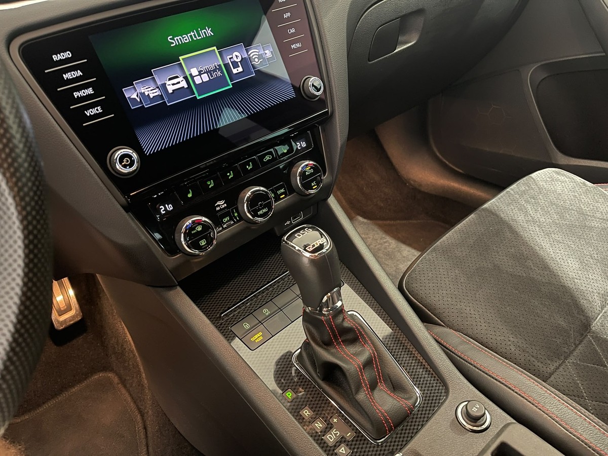 Skoda Octavia Combi RS 2.0TDI Navi LED Allrad Alcantara