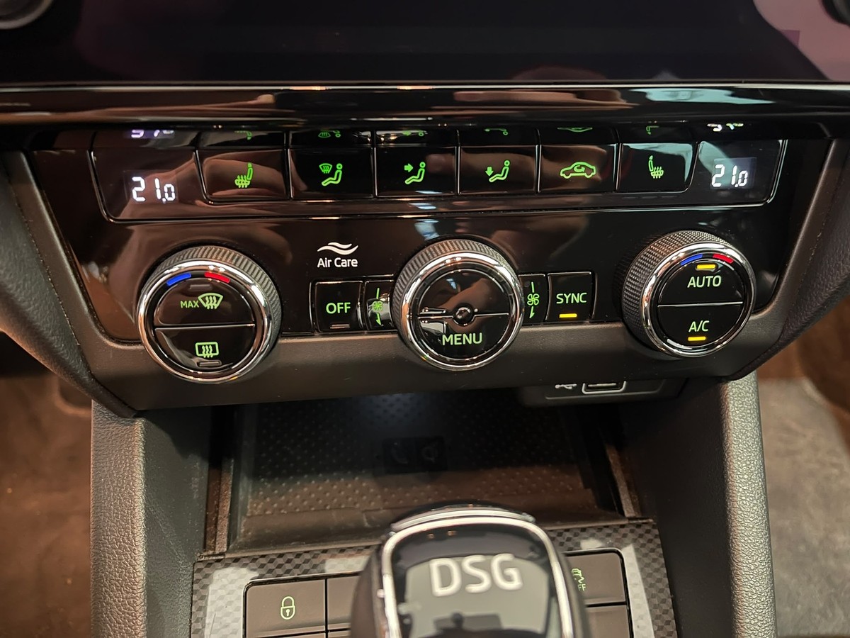 Skoda Octavia Combi RS 2.0TDI Navi LED Allrad Alcantara