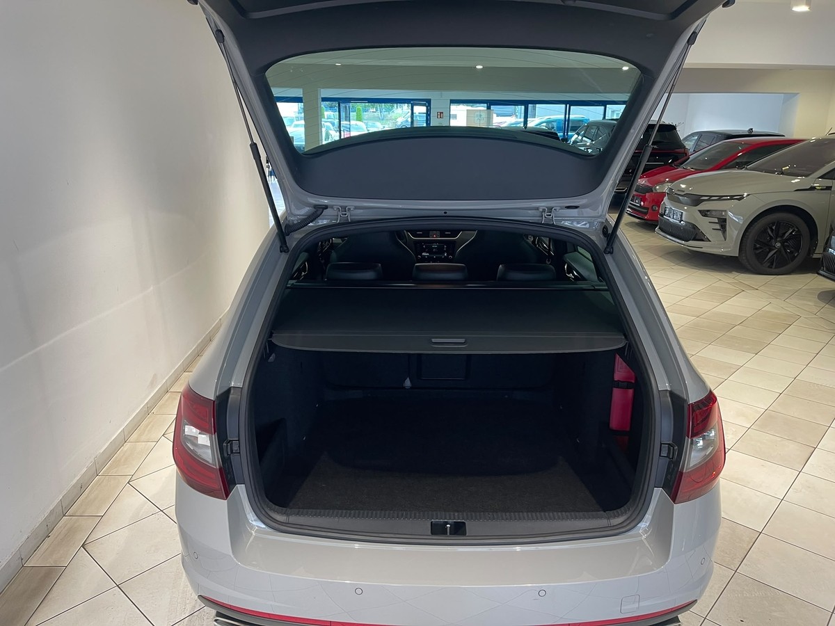 Skoda Octavia Combi RS 2.0TDI Navi LED Allrad Alcantara
