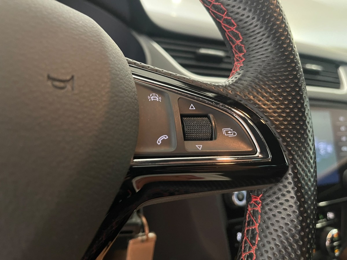 Skoda Octavia Combi RS 2.0TDI Navi LED Allrad Alcantara