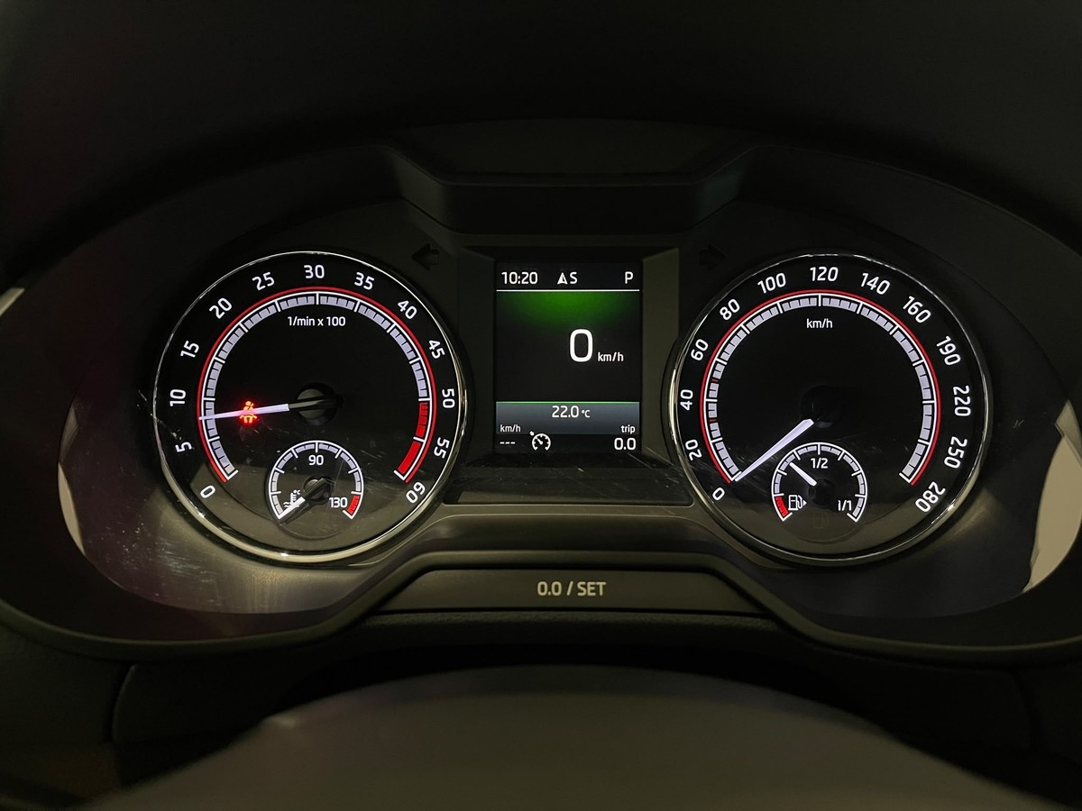 Skoda Octavia Combi RS 2.0TDI Navi LED Allrad Alcantara