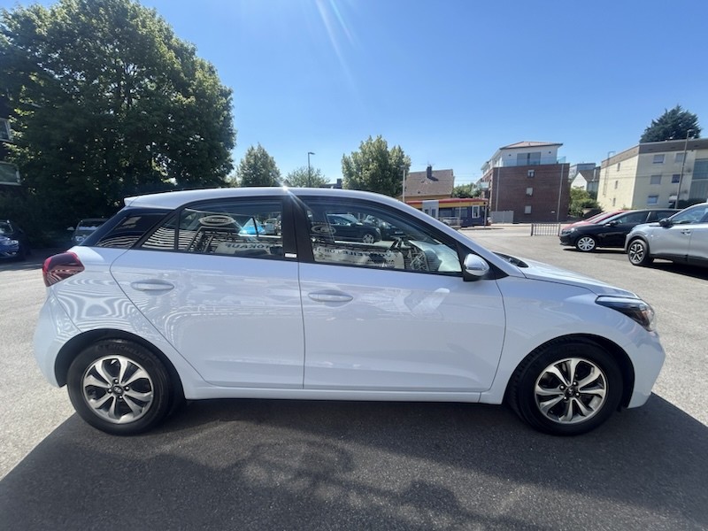Hyundai i20 1.0 TREND AUTOMATIK*KLIMA*SHZG*RADIO*BTH*ALU*PDC