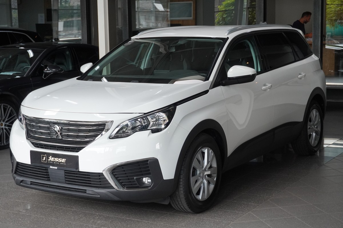 Peugeot 5008 1.5 BlueHDi 130 Active Navi PDC AHK 7-Sitze 1.Hand 