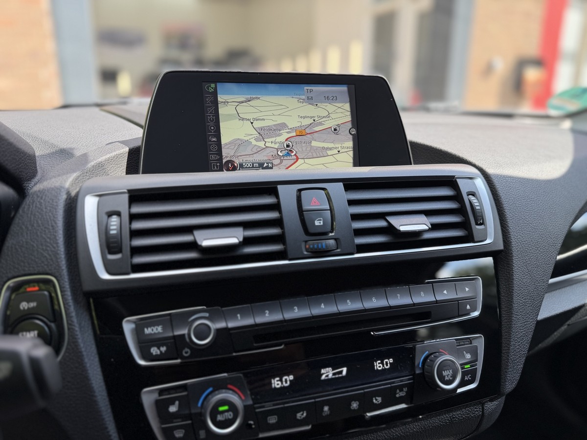 BMW 116 116 i Sport Line/Navi/PDC/SHZ/LED/Tempomat/Klima
