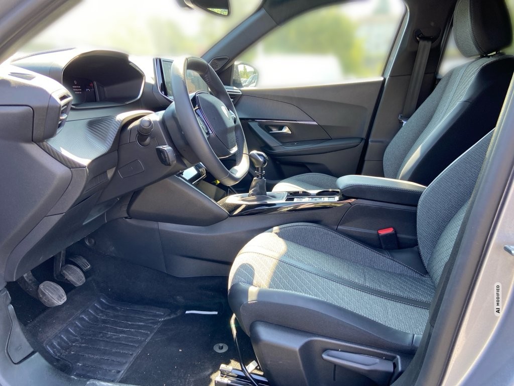 Peugeot 2008 Allure ACC NAVI Keyless 2xPDC 360-KAM