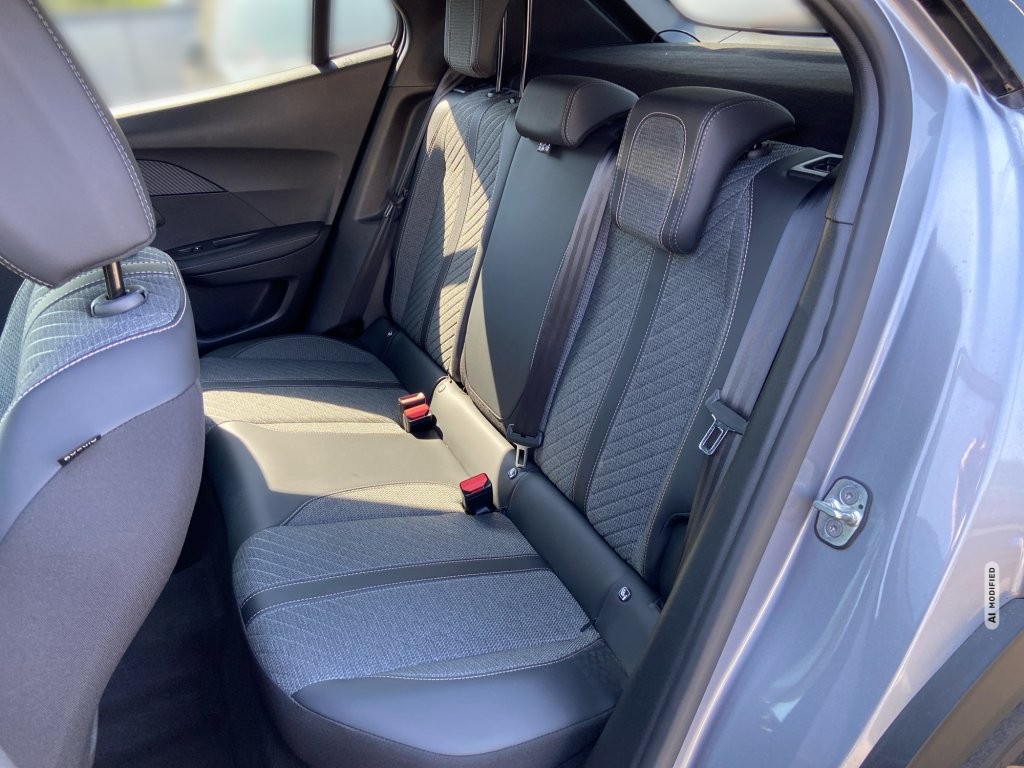Peugeot 2008 Allure ACC NAVI Keyless 2xPDC 360-KAM