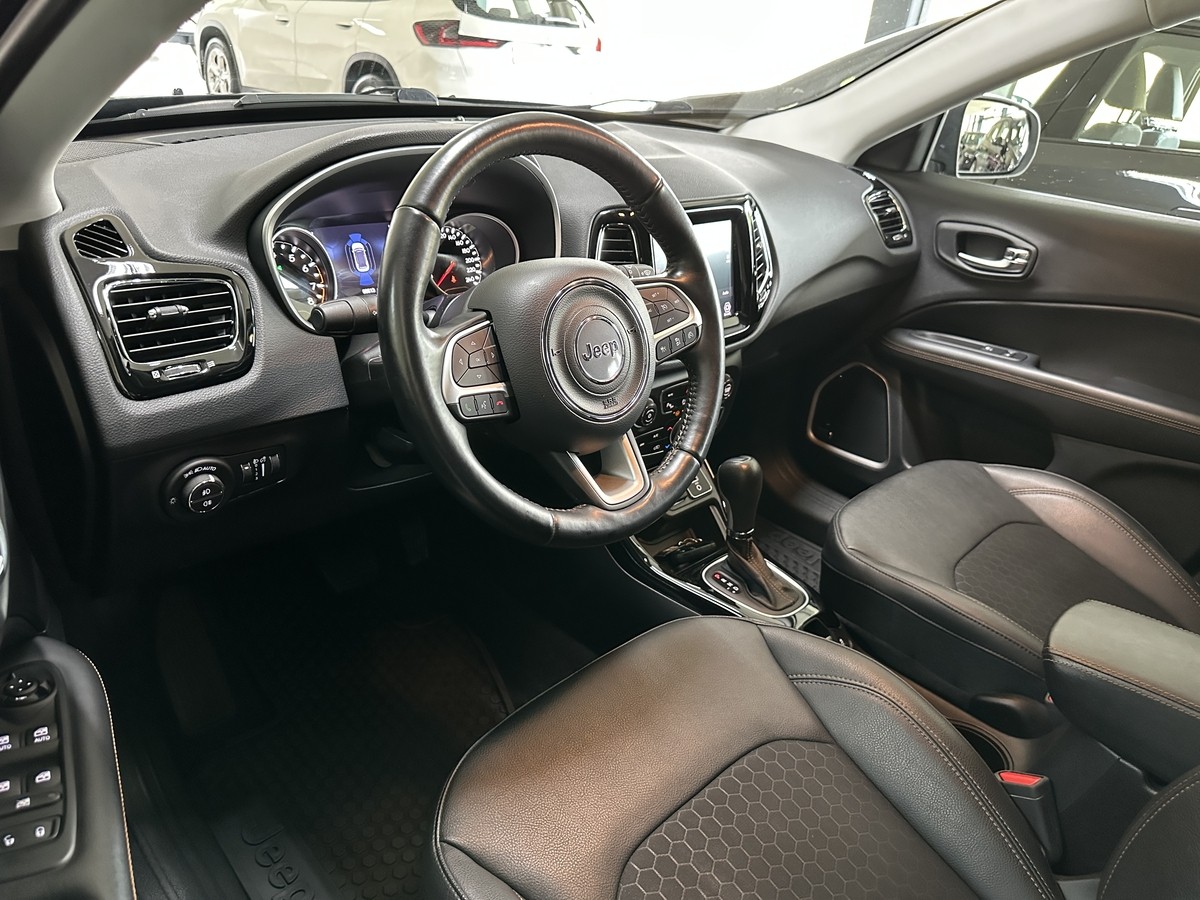 Jeep Compass 1.3 Limited 19