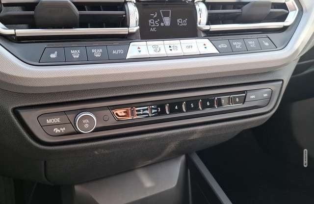 BMW 116 i Advantage KLIMA / NAVI / LED / SITZHEIZUNG
