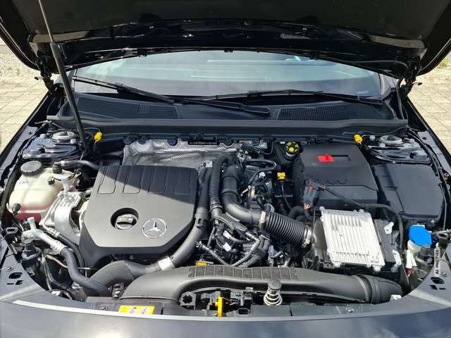 Mercedes-Benz CLA 180 Shooting Brake Progessive AUTOMATIK / LED / NAVI