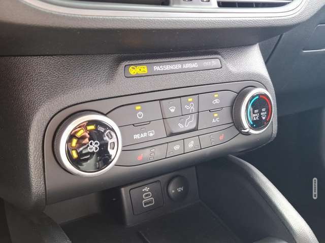 Ford Focus 1.0 Cool & Connect KLIMA / LED / NAVI / SITZHEIZUN