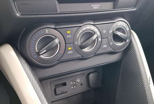 Mazda 2 2 Center-Line 1.5 KLIMA / LED / DAB+ / NAVI / TEMP