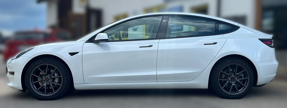 Tesla Model 3 RWD*Facelift*Wärmepumpe*SOH 93%*1.Hand*