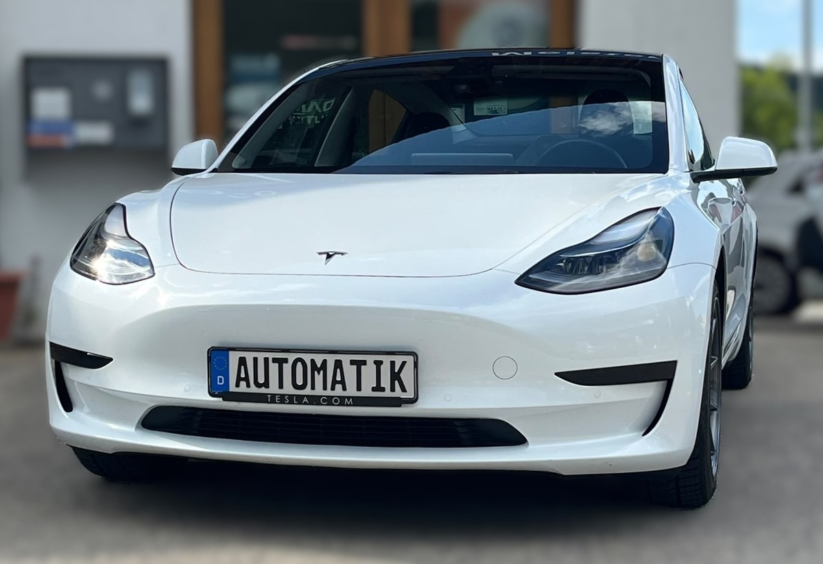 Tesla Model 3 RWD*Facelift*Wärmepumpe*SOH 93%*1.Hand*