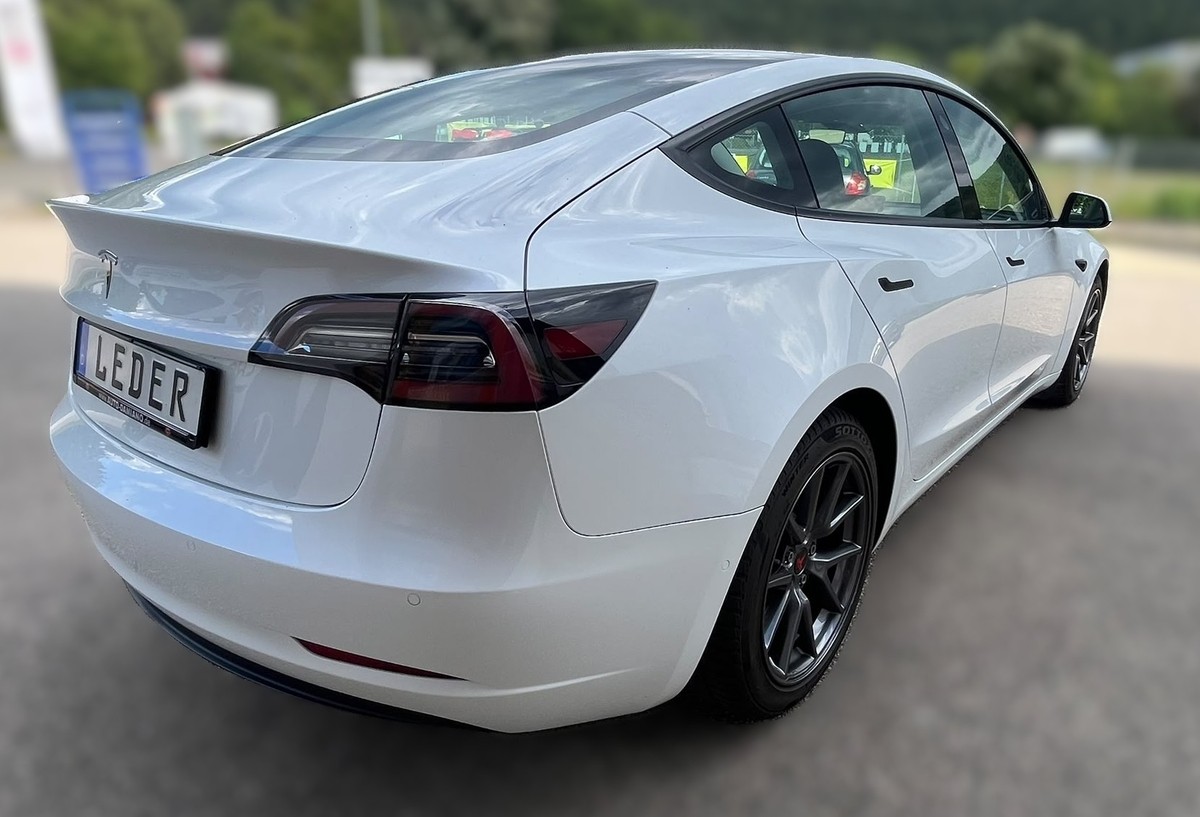 Tesla Model 3 RWD*Facelift*Wärmepumpe*SOH 93%*1.Hand*