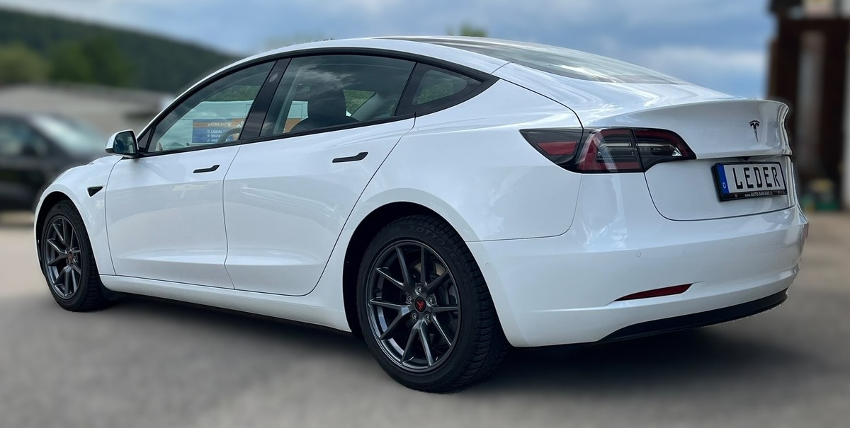 Tesla Model 3 RWD*Facelift*Wärmepumpe*SOH 93%*1.Hand*