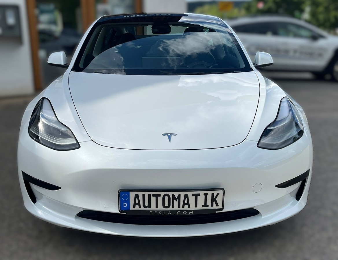 Tesla Model 3 RWD*Facelift*Wärmepumpe*SOH 93%*1.Hand*