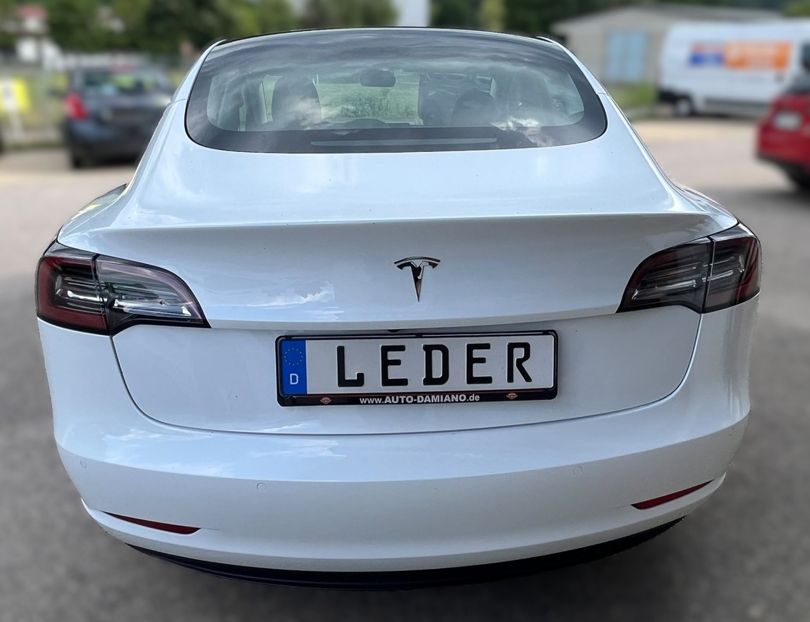 Tesla Model 3 RWD*Facelift*Wärmepumpe*SOH 93%*1.Hand*