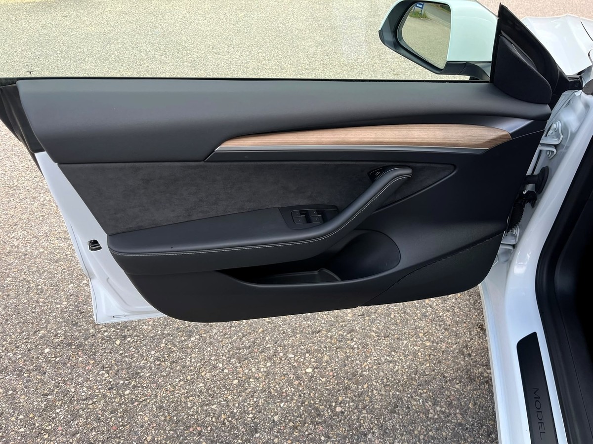 Tesla Model 3 RWD*Facelift*Wärmepumpe*SOH 93%*1.Hand*