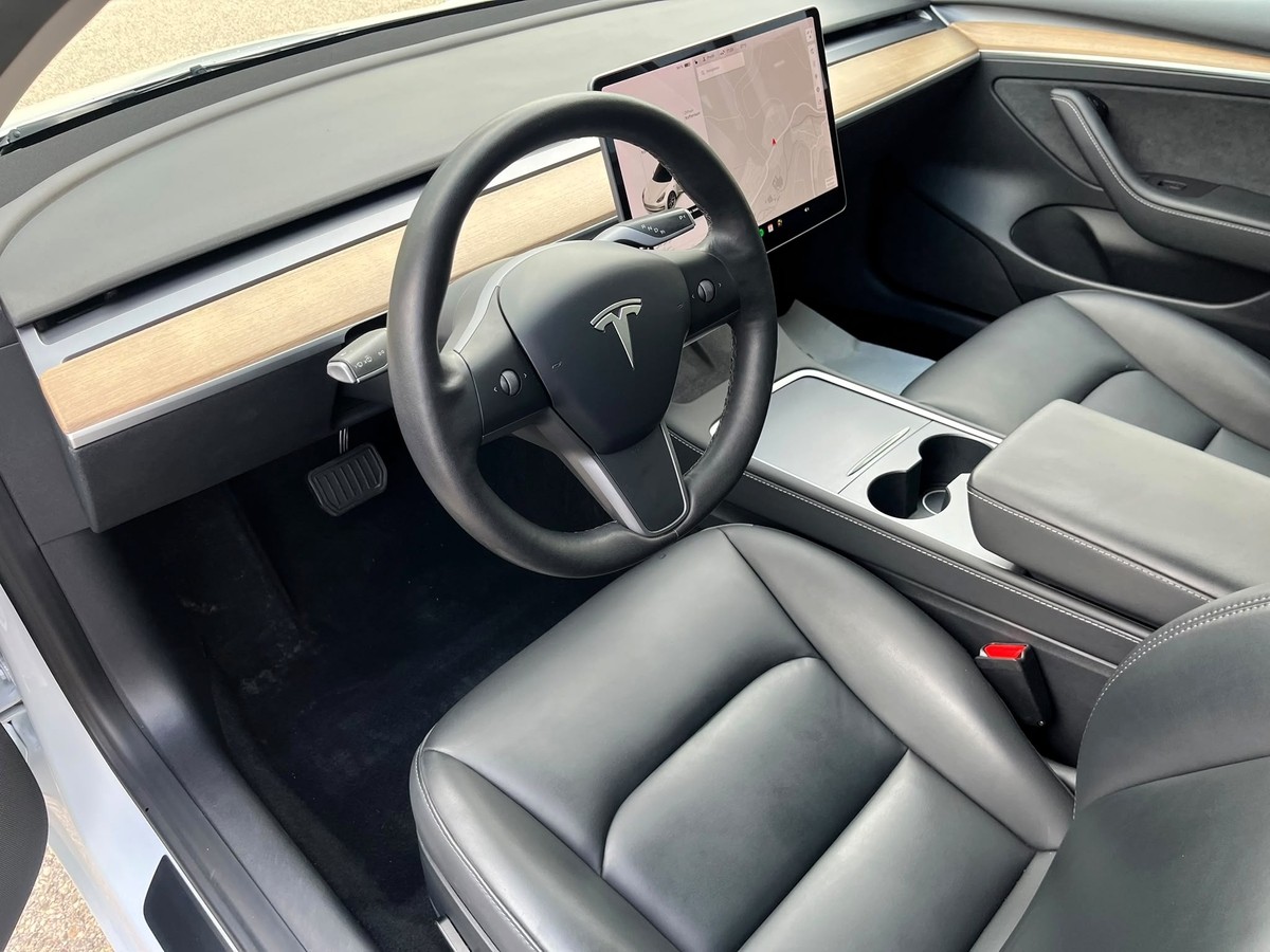 Tesla Model 3 RWD*Facelift*Wärmepumpe*SOH 93%*1.Hand*