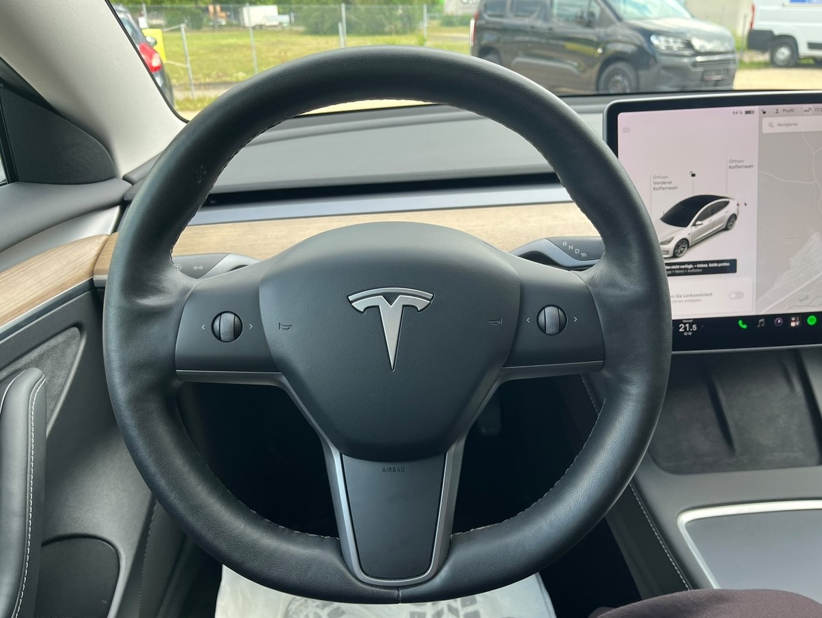 Tesla Model 3 RWD*Facelift*Wärmepumpe*SOH 93%*1.Hand*